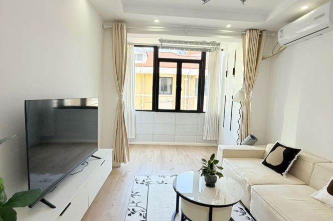 Zhongshan park charming 1br with 8k