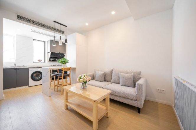 Modern 5th-Floor Retreat Near Hengshan Rd – Flooded with Natural Light