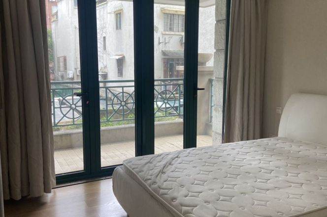 Decent 2br/2bt Flat in Changle Road with surrounding Balconies