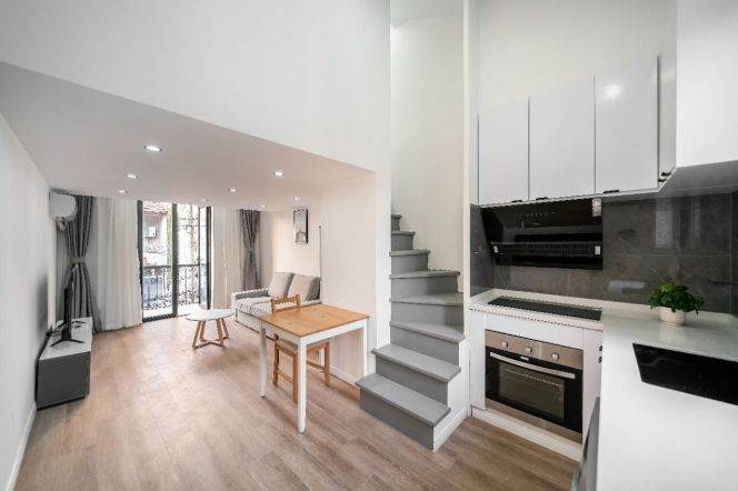 Nice balcony 1Br/1Lr/1Bt apt nr South shanxi rd,M1/10/12