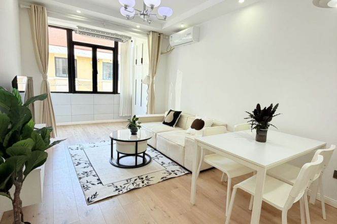 Zhongshan park charming 1br with 8k