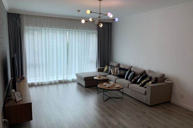 Modern decoration 3brs with floor heating in Lujiazui