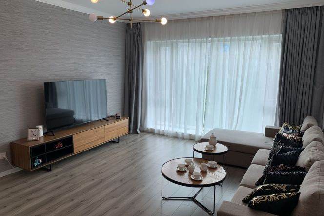 Modern decoration 3brs with floor heating in Lujiazui