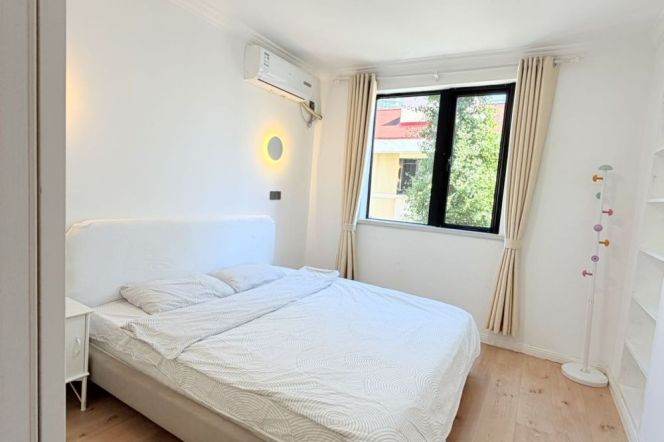 Zhongshan park charming 1br with 8k