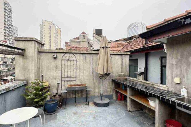 Spacious&Bright 1Bdr 1Bath Apt+Jing An Temple+3F Walk Up+Clean Corridors+Large Terrace
