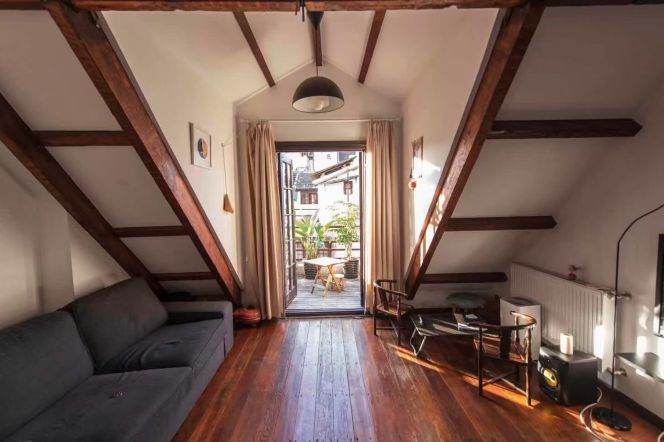 Nice terrace 1Br/1Lr/1Bt apt nr Jingan temple,M2/7/14