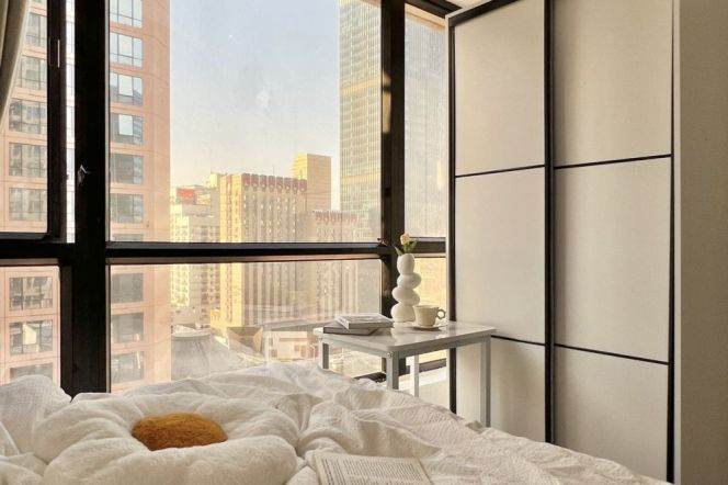Bright room near Hanzhongrd,just 2 roommates, close to TJU,short/long lease ok 