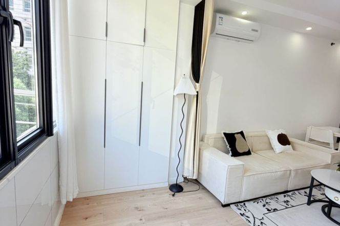 Zhongshan park charming 1br with 8k