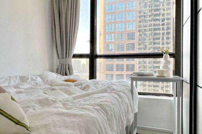 Bright room near Hanzhongrd,just 2 roommates, close to TJU,short/long lease ok 