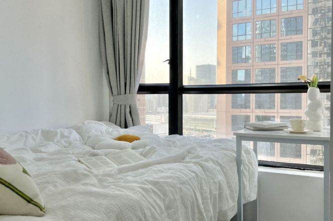 Bright room near Hanzhongrd,just 2 roommates, close to TJU,short/long lease ok 