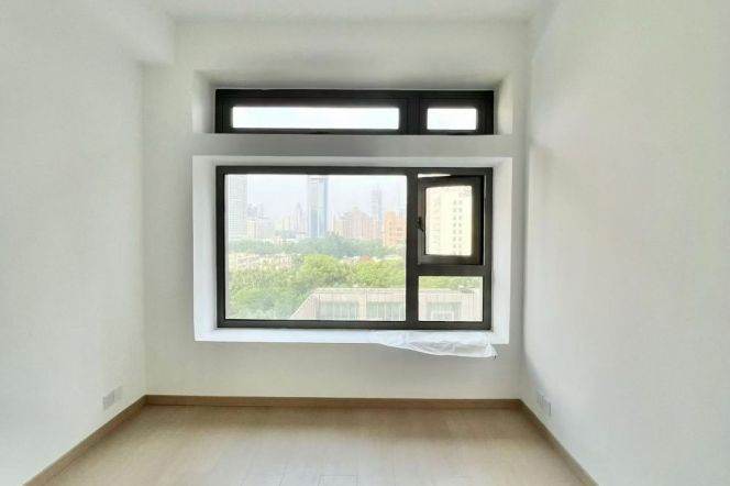  Spacious 3br with balcony @South Shaanxi Rd&IAPM   Line 1/10/12 