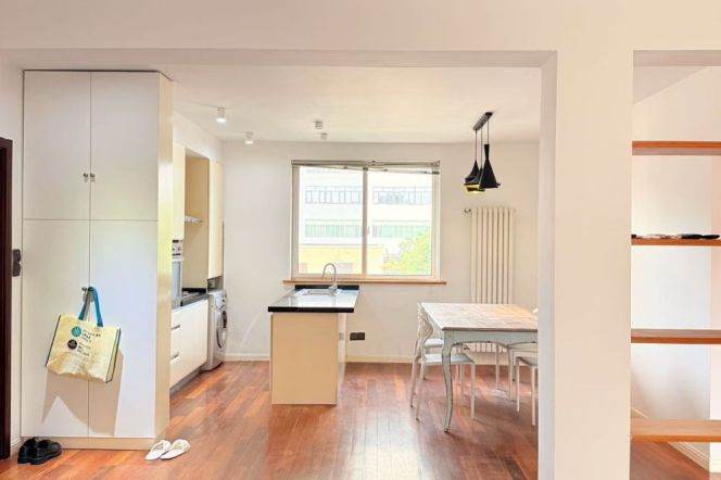 High ceiling 2Brs/2Lrs/1Bt apt nr Changshu rd,M1/7/10