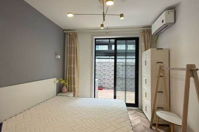Shanghai Library 1BR apartment with garden