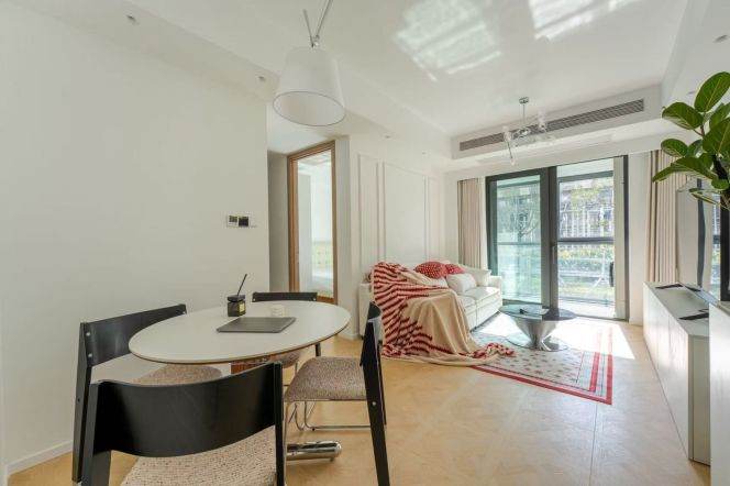  High-End 3BR with Large Balcony, Floor Heating & Fresh Air System