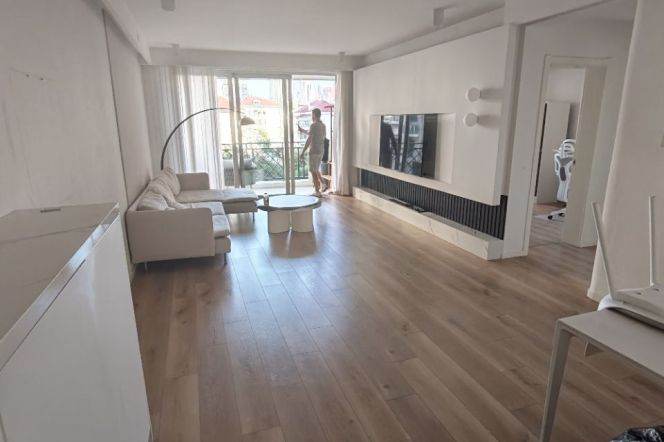 Xinhua rd., 3Br 2Ba 1Balcony 150Sqm, Jiao tong university, L3/4/10/11