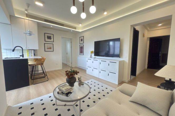 Bright spacious Apt in Da'an City 