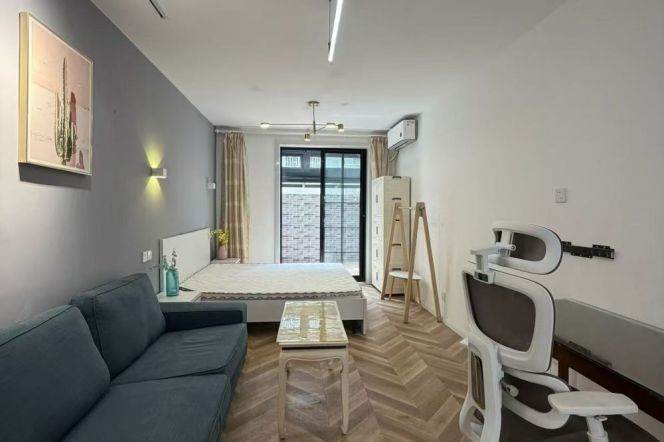 Shanghai Library 1BR apartment with garden
