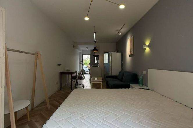 Shanghai Library 1BR apartment with garden