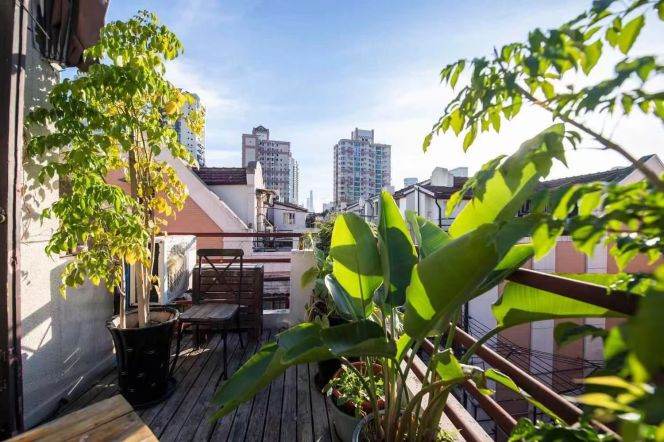 1BR with terrace, 3-min walk to Lines 2/7/14, Jing'an Temple