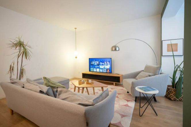 Jing'an temple elevator 2BR apartment