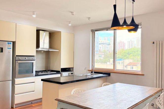 High ceiling 2Brs/2Lrs/1Bt apt nr Changshu rd,M1/7/10