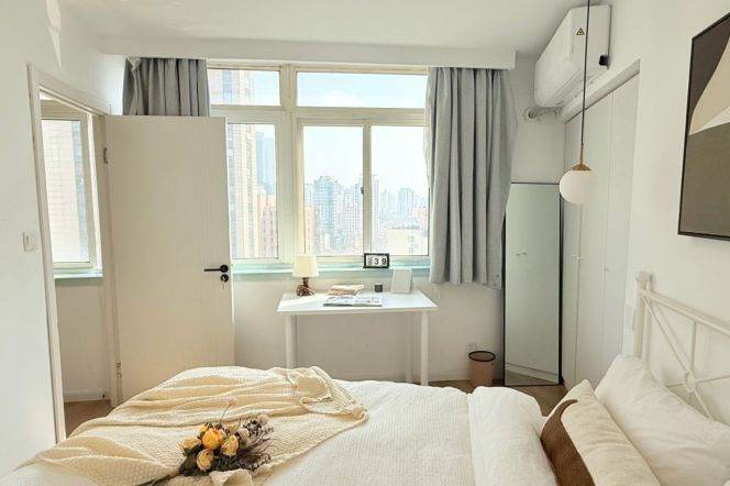 Prime South-facing 2BR Near West Nanjing Rd｜Residential Rate Utility