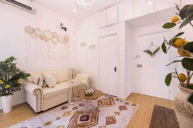 Charming 1+1Br/1Lr/1Bt apt nr Changshu rd,M1/7/10
