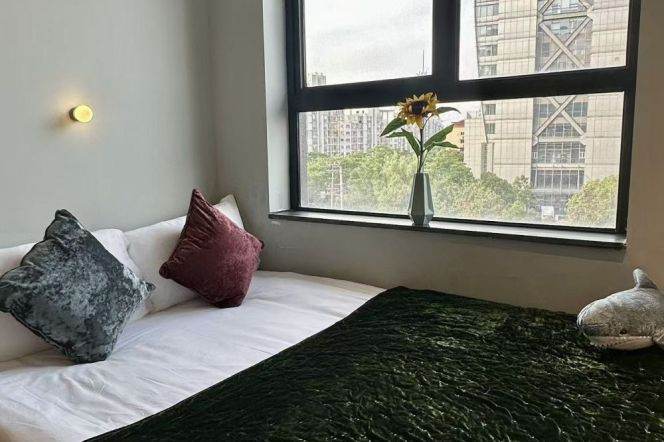 1Studio convenient to Tong'ji Uni and Huang'xing Park can long and short term lease