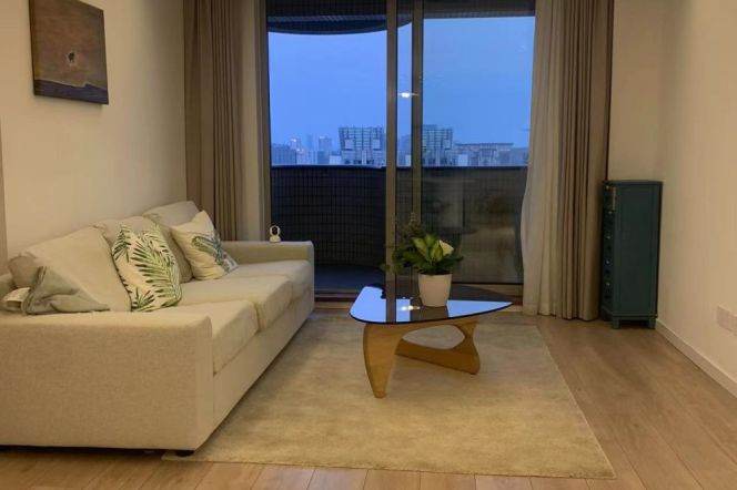 modern 3brs floor heating open balcony beside Zhong shan park line 2,3,4 only 18K