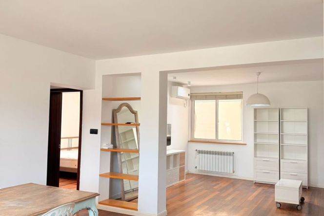 High ceiling 2Brs/2Lrs/1Bt apt nr Changshu rd,M1/7/10
