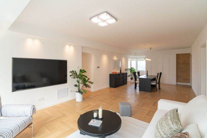 Julu rd south Shanxi rd High-floor 3-Bedroom Apartment |