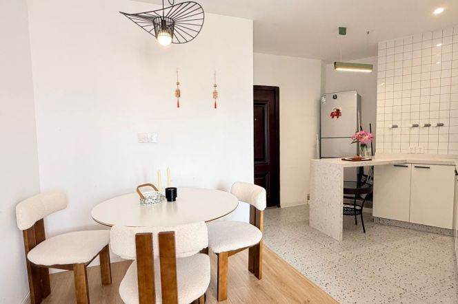 Prime South-facing 2BR Near West Nanjing Rd｜Residential Rate Utility