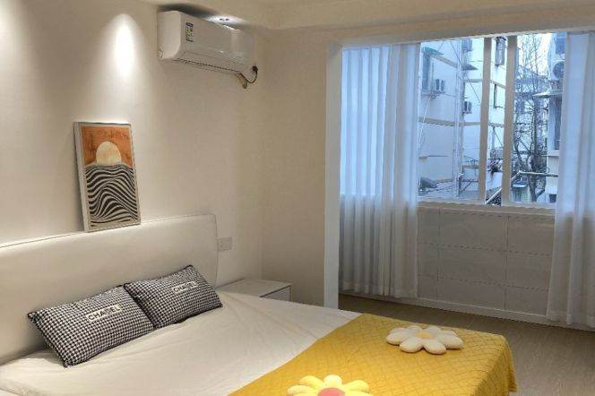 8.8k Clean 2Br Nr Jiangsu Rd.line2/11