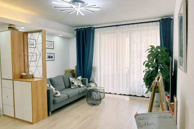 2BR 2BA Apt w/Heating+Outdoor Balcony in President Mansion/Huashan Rd
