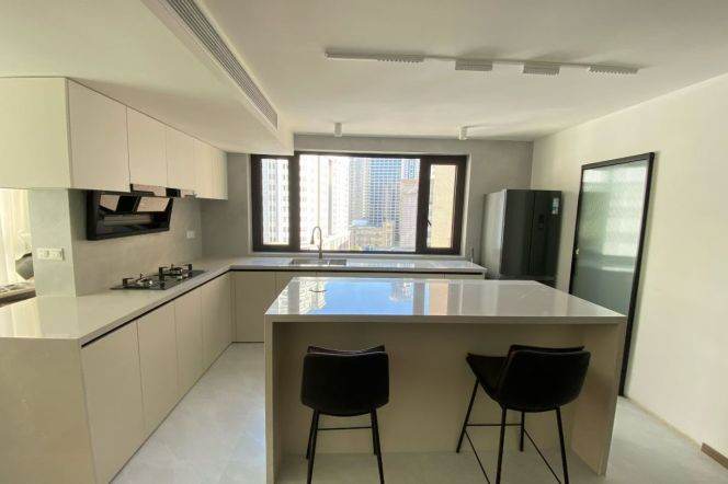 Elevator big 3br/2bt Flat close to People's Square
