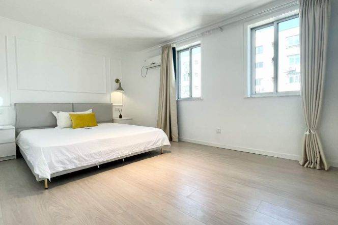 Zhongshan park 1BR 2LR@L2/3/4,108 sqm/elevator/high floor/big living room