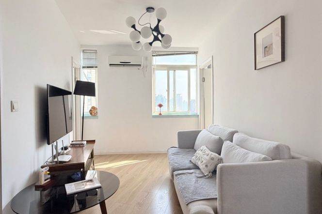 Prime South-facing 2BR Near West Nanjing Rd｜Residential Rate Utility