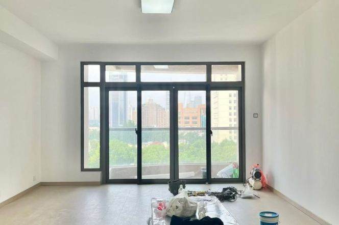  Spacious 3br with balcony @South Shaanxi Rd&IAPM   Line 1/10/12 