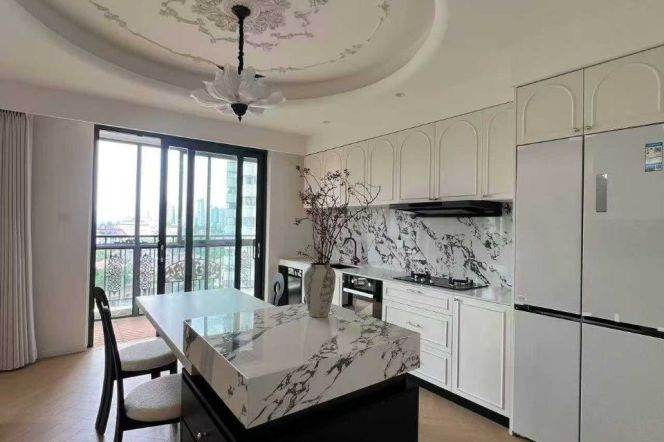 Newly renovated, 4Br 2Ba 1Balcony 197Sqm, Jing'an temple, L2/7/14