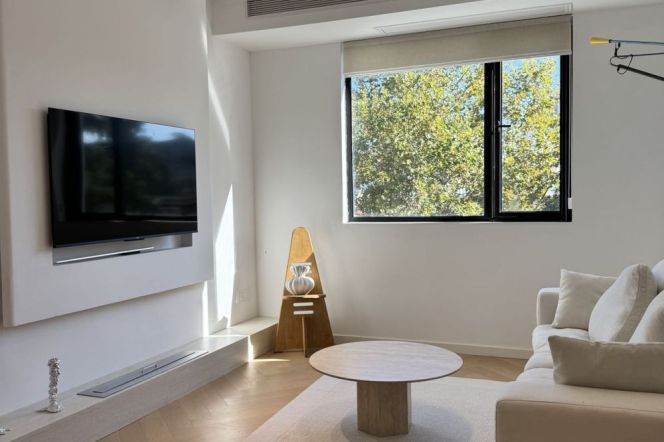 Sunny 2Br-2bathr Apt + open balcony | Shanghai Library L10 & Hengshan rd L1