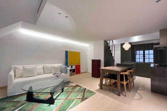 1+1 Bdrs 1 Bath /Spacious&Bright /Line2/11 Jiangsu Rd  /Stairs/big tarrace