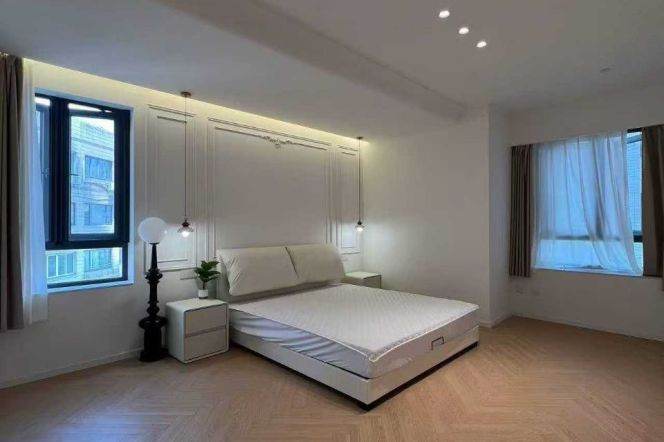 Newly renovated, 4Br 2Ba 1Balcony 197Sqm, Jing'an temple, L2/7/14