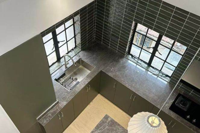 1+1 Bdrs 1 Bath /Spacious&Bright /Line2/11 Jiangsu Rd  /Stairs/big tarrace