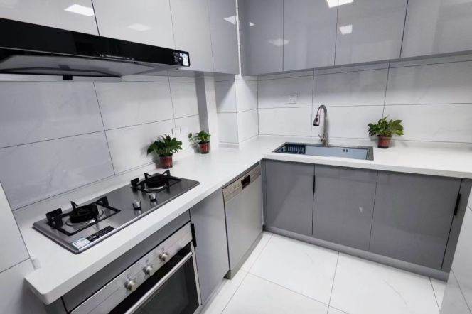 modern big 2brs floor heating balcony beside Century park only 15.5K