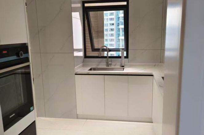 brand new 3brs floor heating open balcony brand new furniture in Jing an temple line 2,7,14