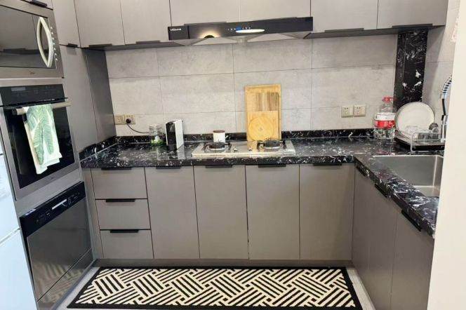 modern 3brs floor heating nice view near Jing an temple line 2,7,14 only 21.5K