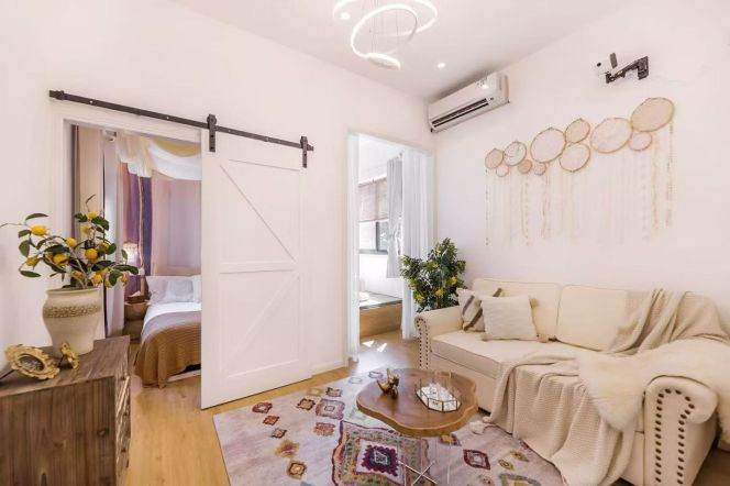 Charming 1+1Br/1Lr/1Bt apt nr Changshu rd,M1/7/10