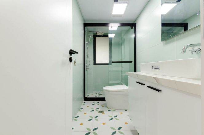 West Yan'an rd/modern 1br 1lr/bright room/with central AC/oven,@L3/4