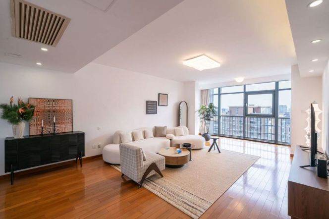 Modern decoration 3br with floor heating and balcony in Gubei 