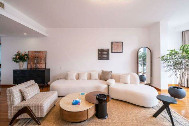 Modern decoration 3br with floor heating and balcony in Gubei 